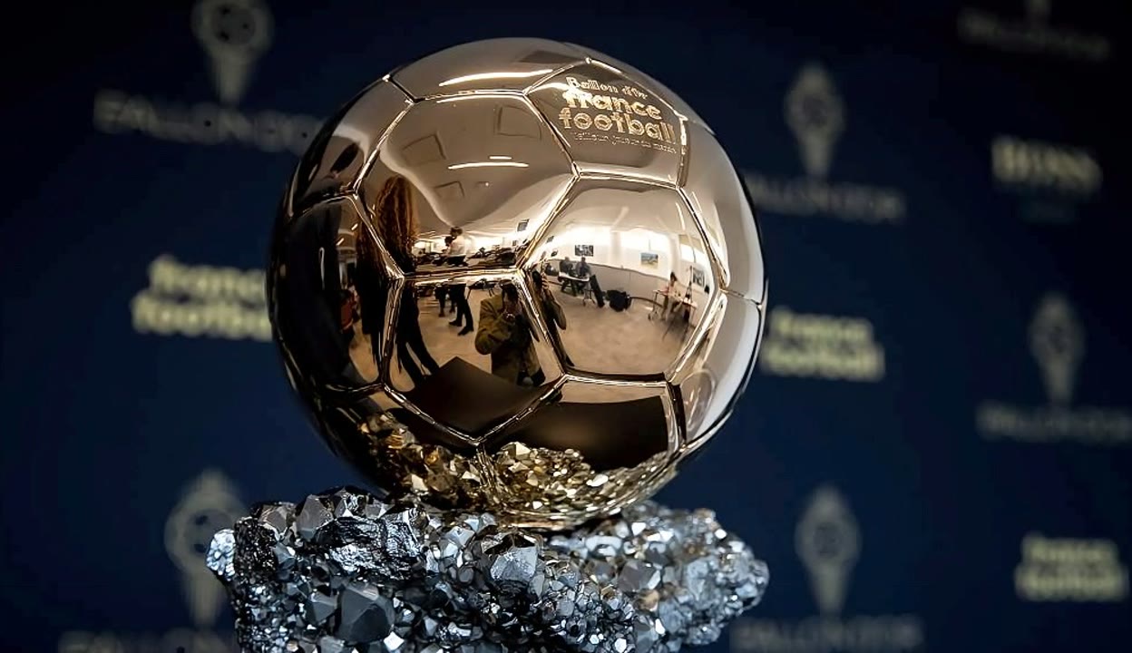 凯恩上一场比赛迎来生涯500球里程碑拜仁高层本场赛前赠送纪念品(图1)