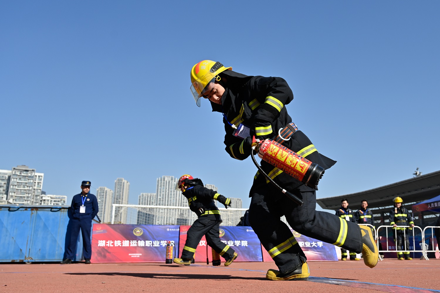 如今解放军装备还有5大关键不足！与美俄仍有差距各个至关重要(图1)